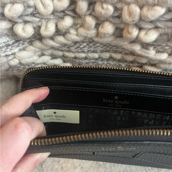 Kate Spade Black Wallet-like new - Picture 6 of 6